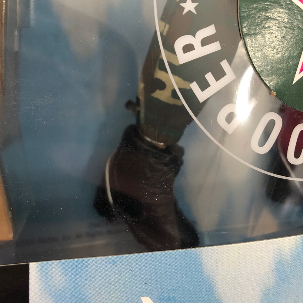 Barbie Paratrooper Doll with Green and Camouflage Military AAFES Edition 2000 - Picture 13 of 13